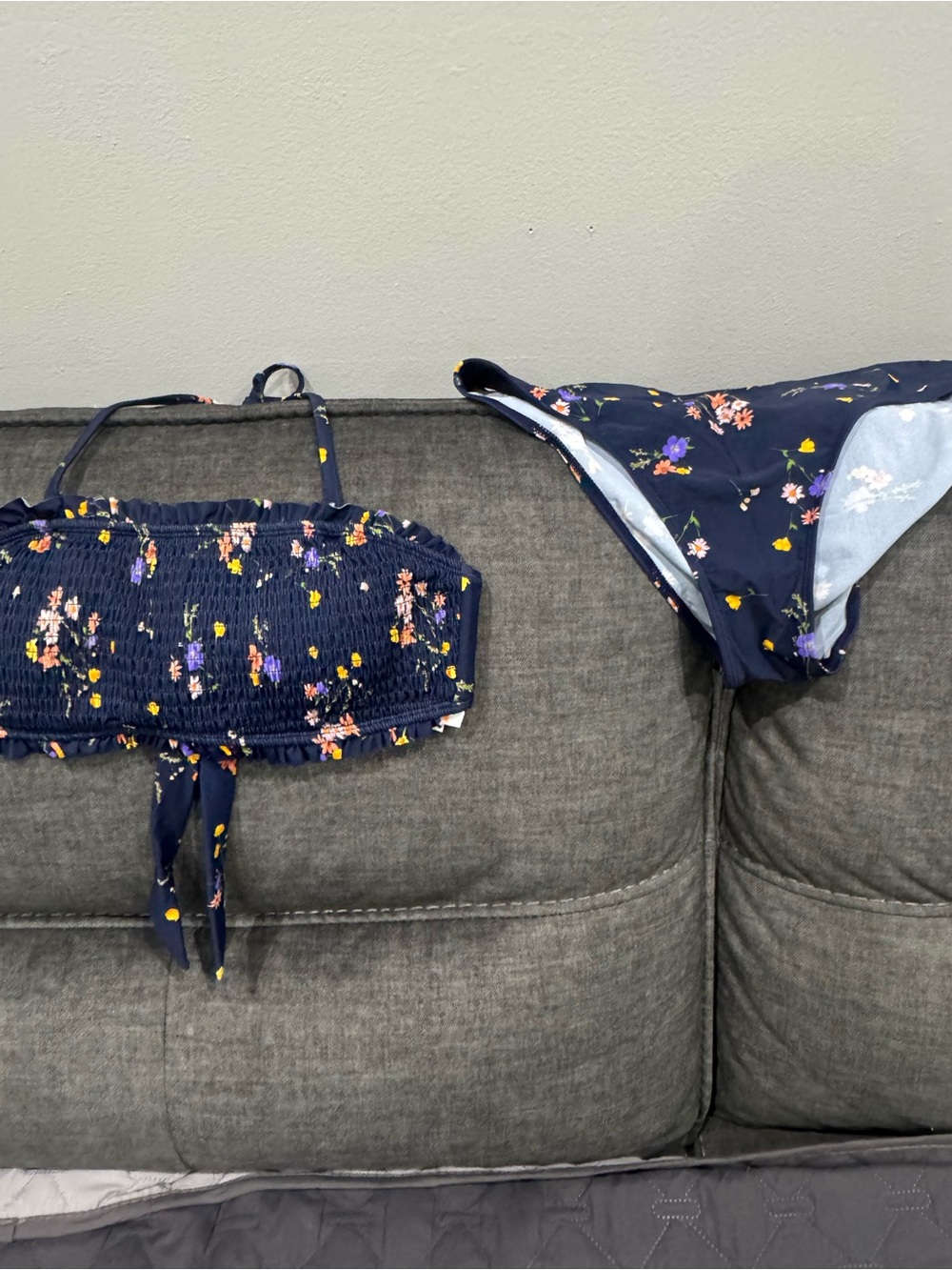 Cupshe Navy Floral Bikini EUC medium